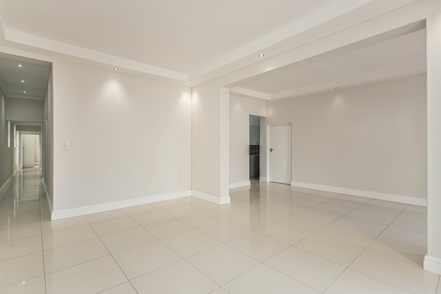 To Let 3 Bedroom Property for Rent in Green Point Western Cape